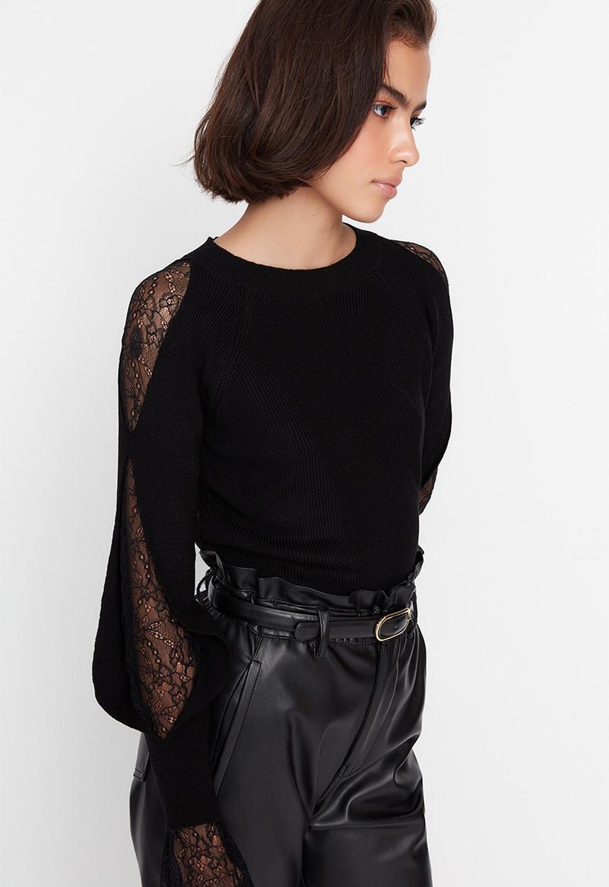 Trendyol - Shoulder detail knit sweater - black