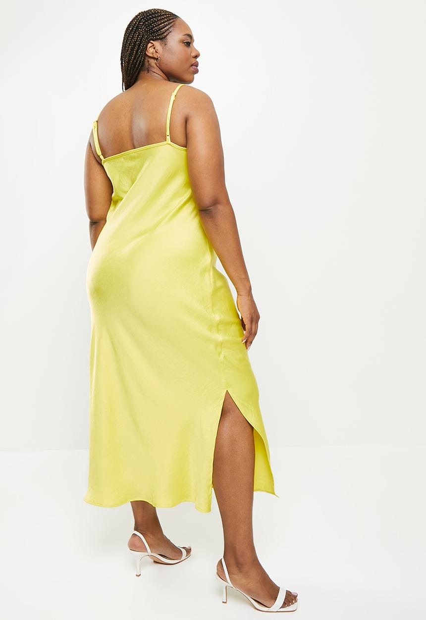Me&B - Plus wrap ruched dress side slit - yellow