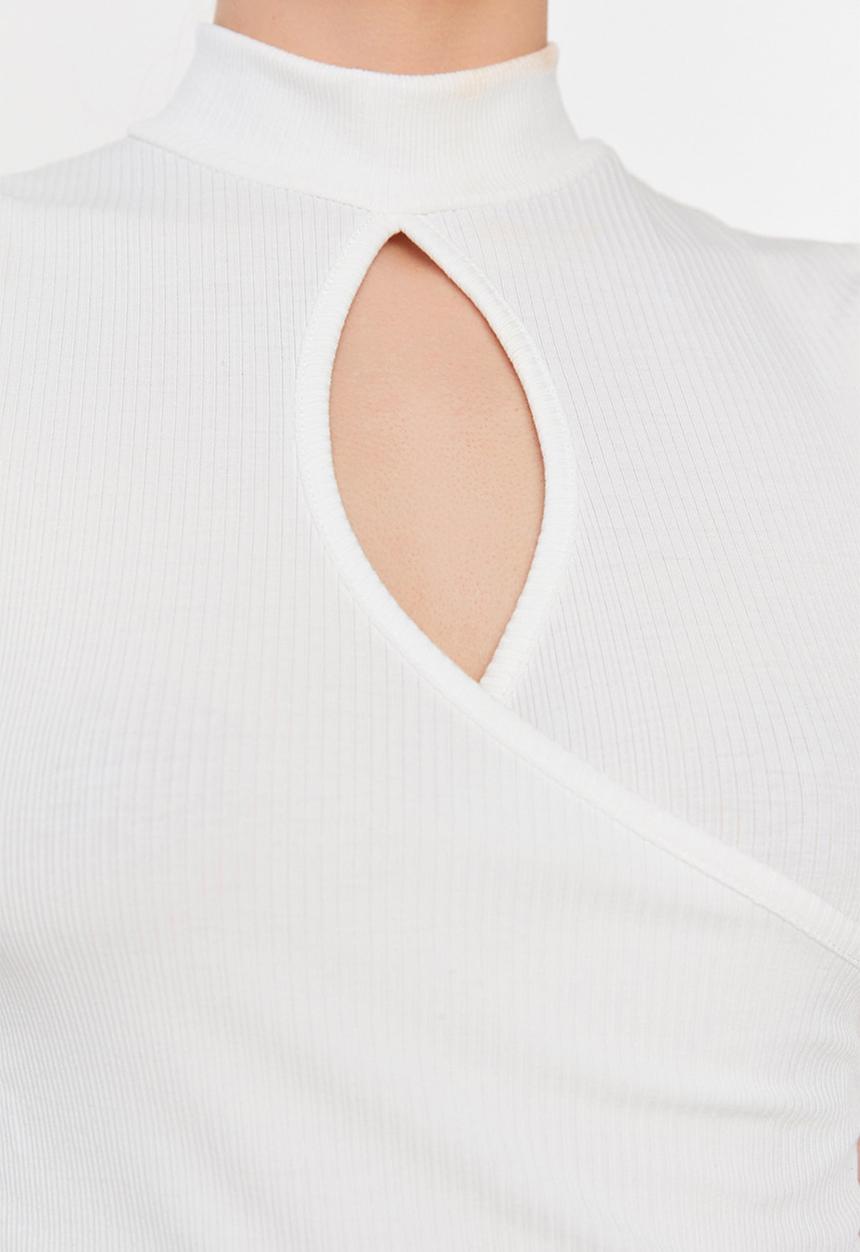 Trendyol - High neck cut out detail blouse - ecru