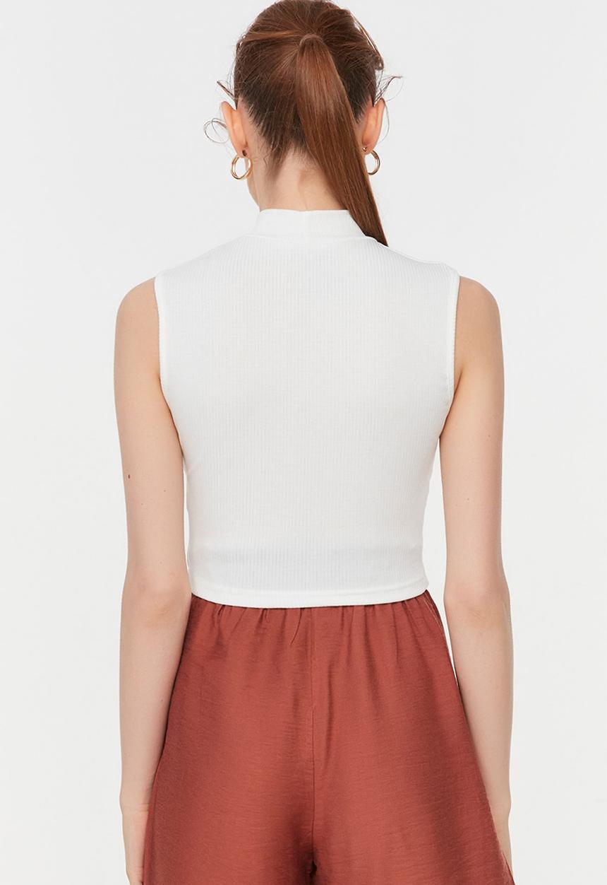 Trendyol - High neck cut out detail blouse - ecru
