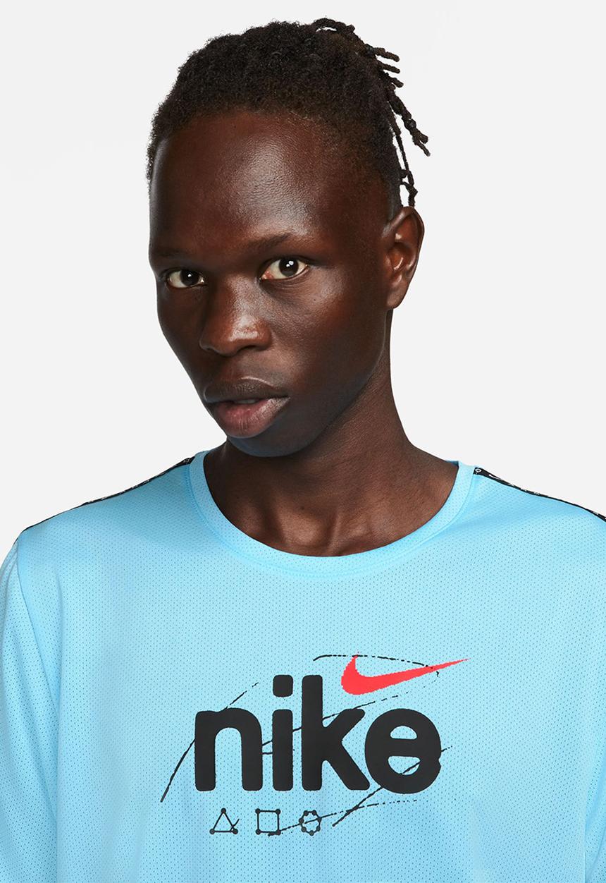 Nike - Dri-FIT Miler D.Y.E. running tee - blue chill/lt crimson
