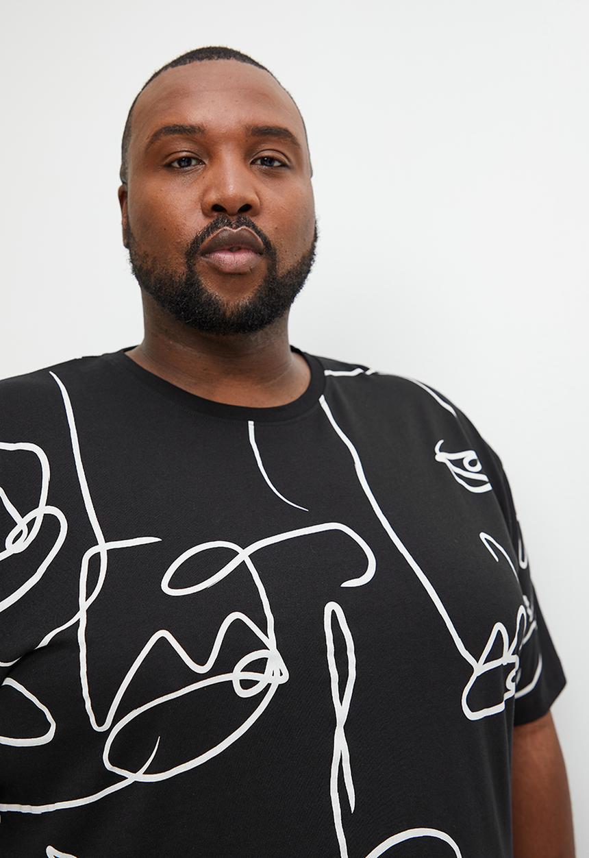 Superbalist - Aop plus abstract regular crew neck - black