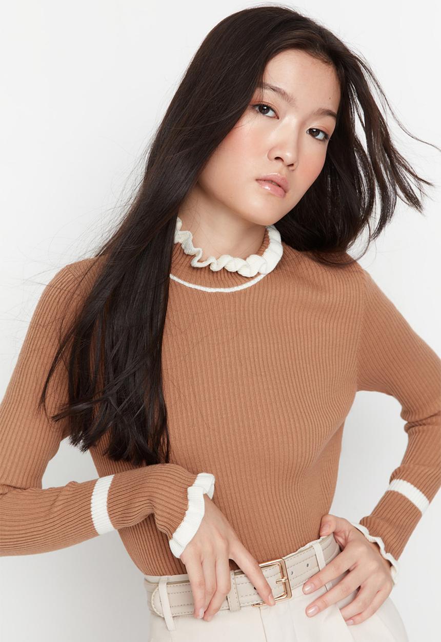 Trendyol - Frill detail fitted sweater - camel