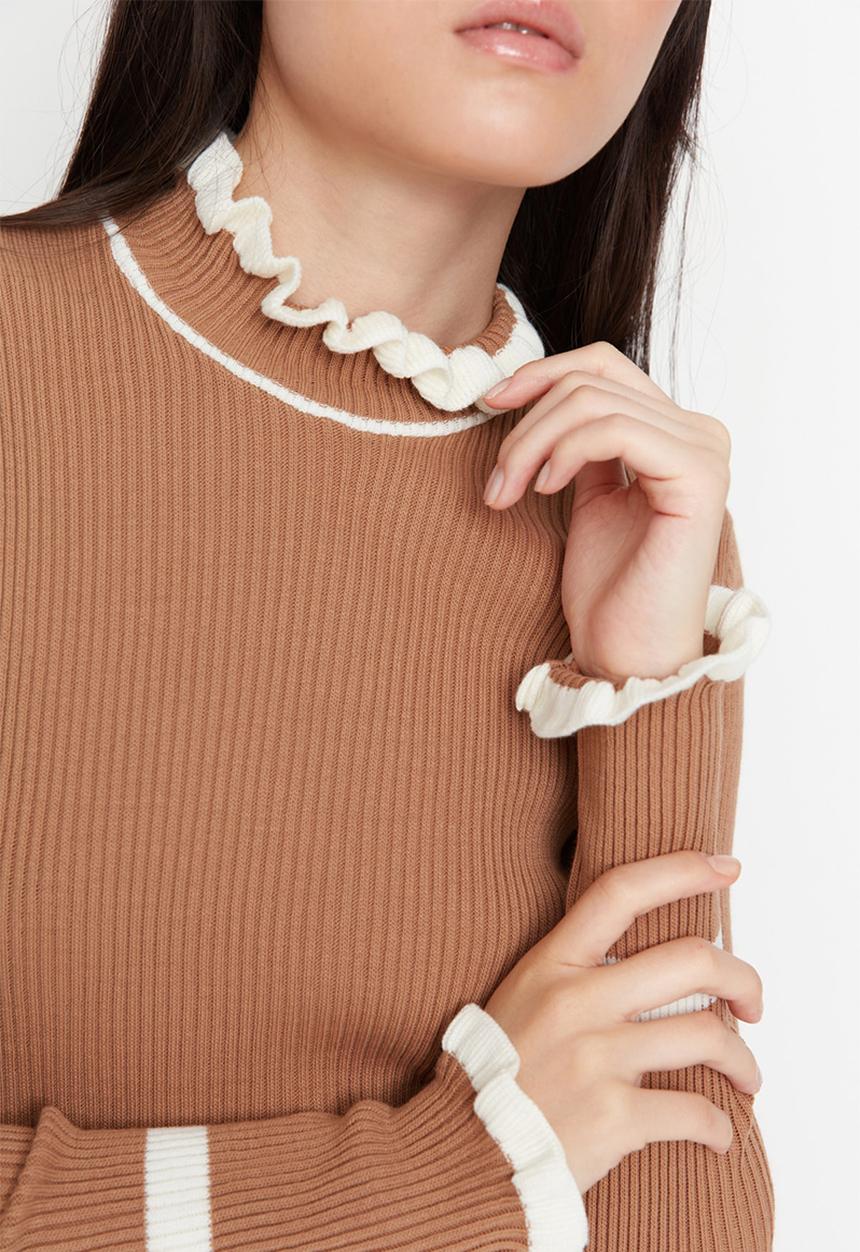 Trendyol - Frill detail fitted sweater - camel