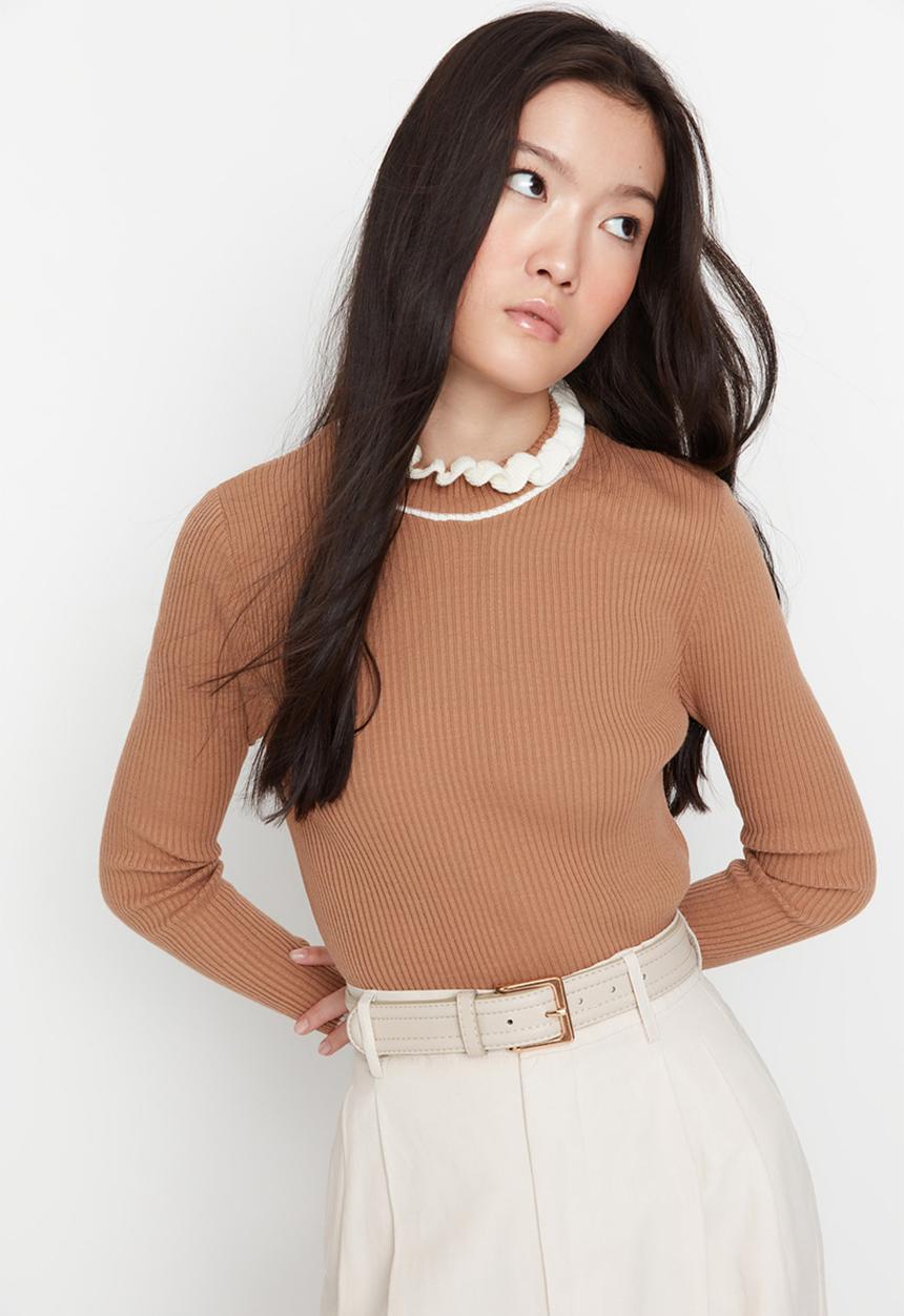 Trendyol - Frill detail fitted sweater - camel