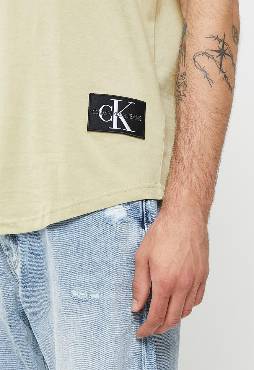 Calvin Klein - Badge turn up sleeve - wheat fields