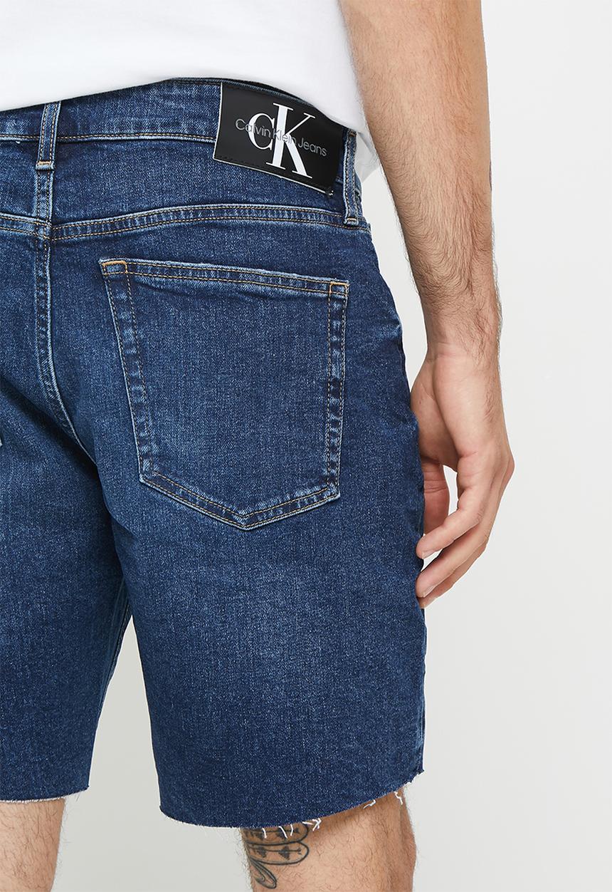 Calvin Klein - Mid-thigh short - mid blue 