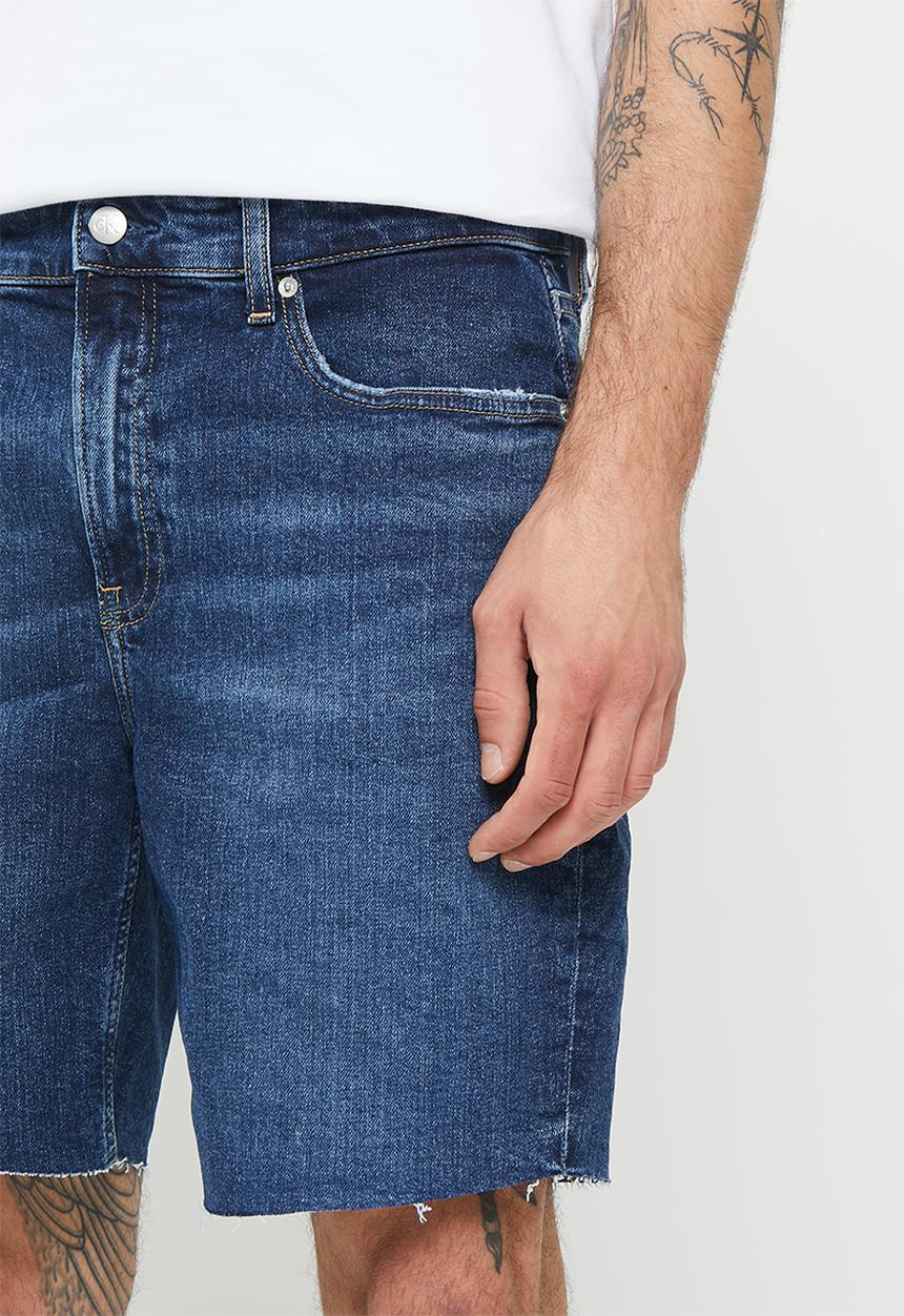 Calvin Klein - Mid-thigh short - mid blue 