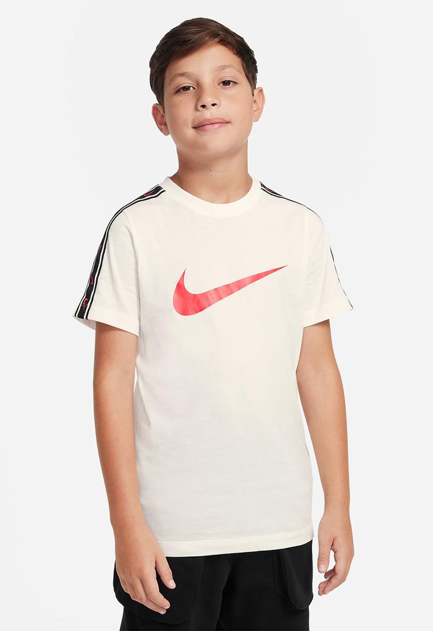 Nike - B nsw repeat sw short sleeve tee - sail/lt crimson