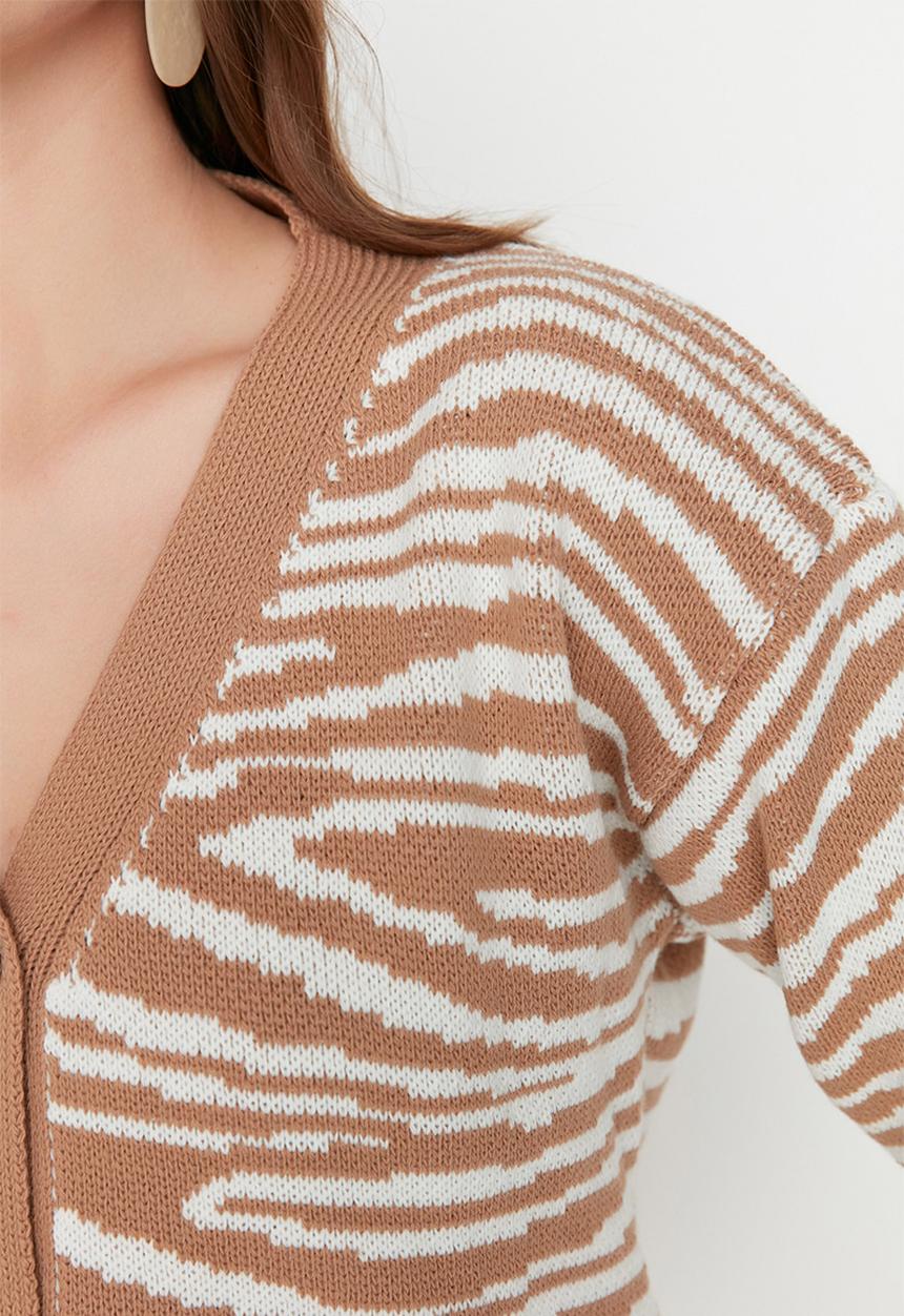 Trendyol - V-neck jacquard knit cardigan - ecru