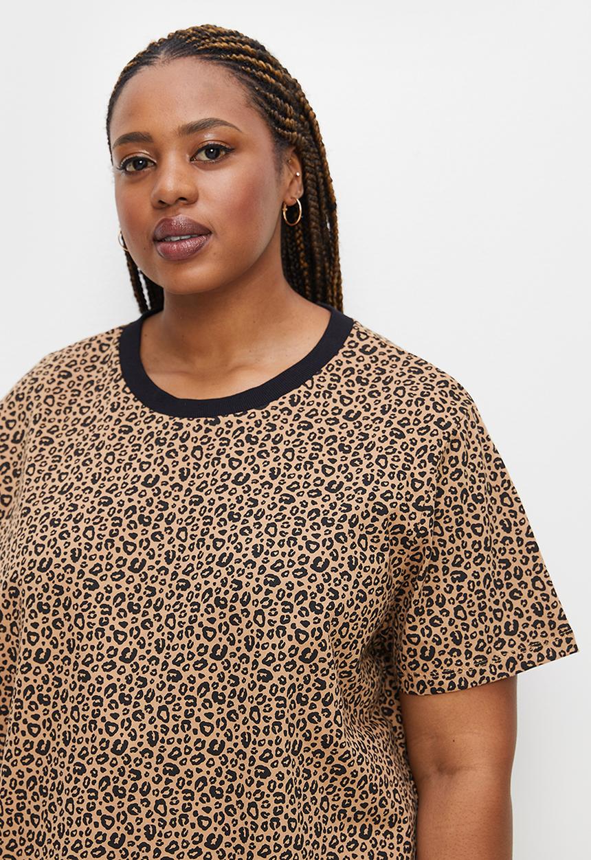 Superbalist - Basic crew aop tee - stone leopard print