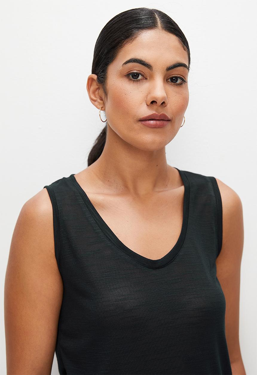 edit - Scoopneck linen slub vest - black