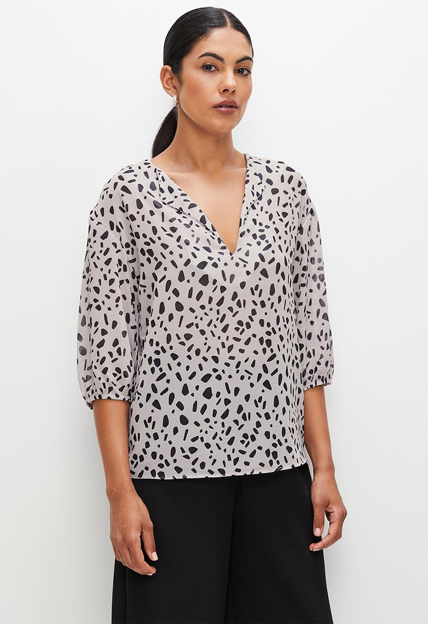 edit - 3/4 balloon sleeve notch neck shell - mono irregular speckles
