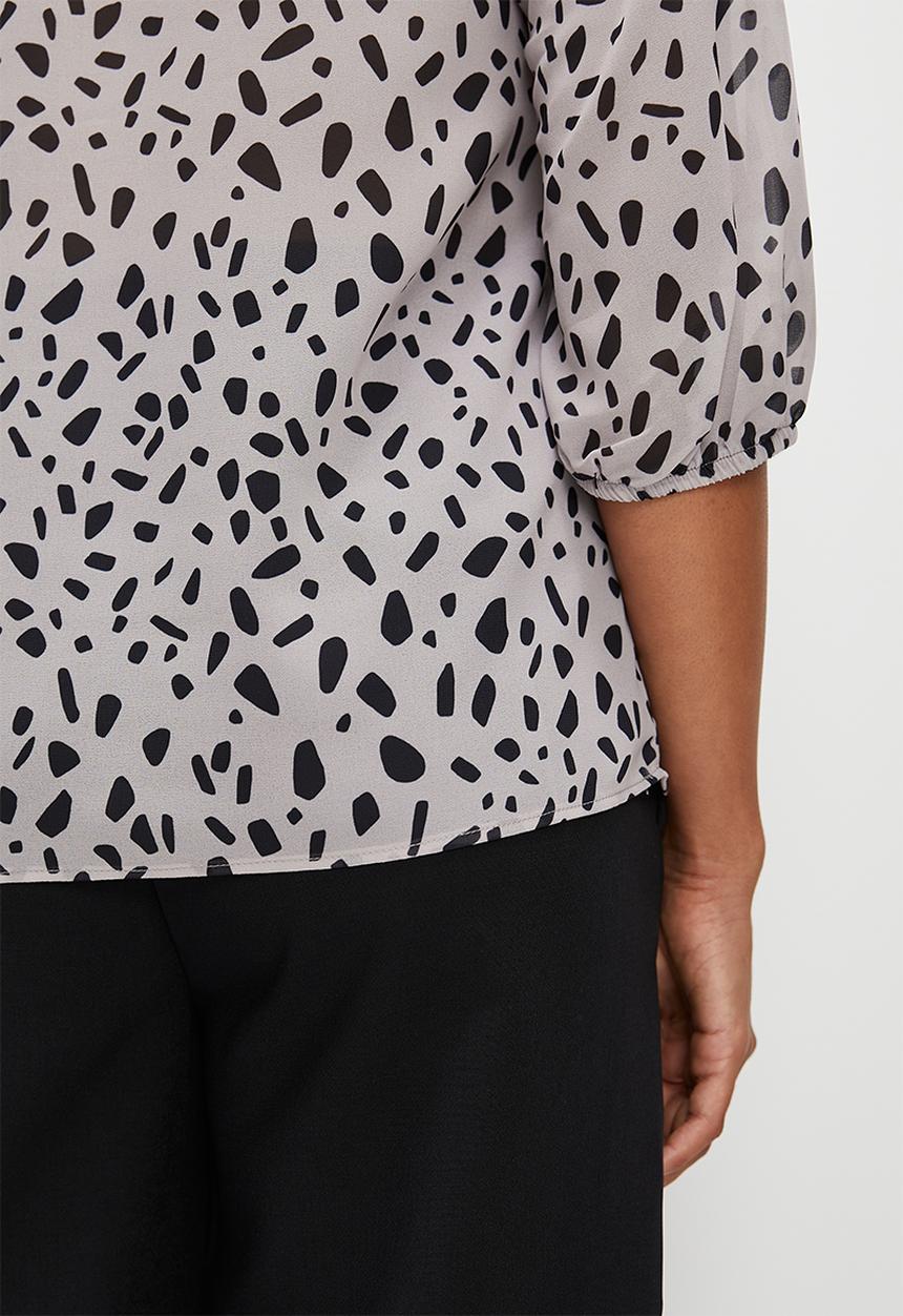 edit - 3/4 balloon sleeve notch neck shell - mono irregular speckles