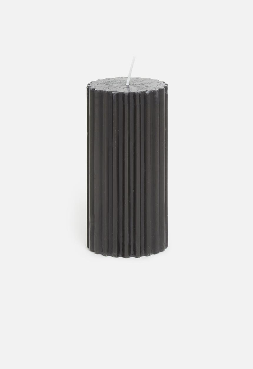 H&S - Ribbed pillar candle - black