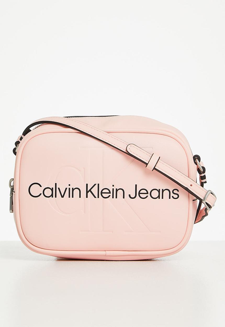 Calvin Klein - Sculpted camera bag mono - pink blush