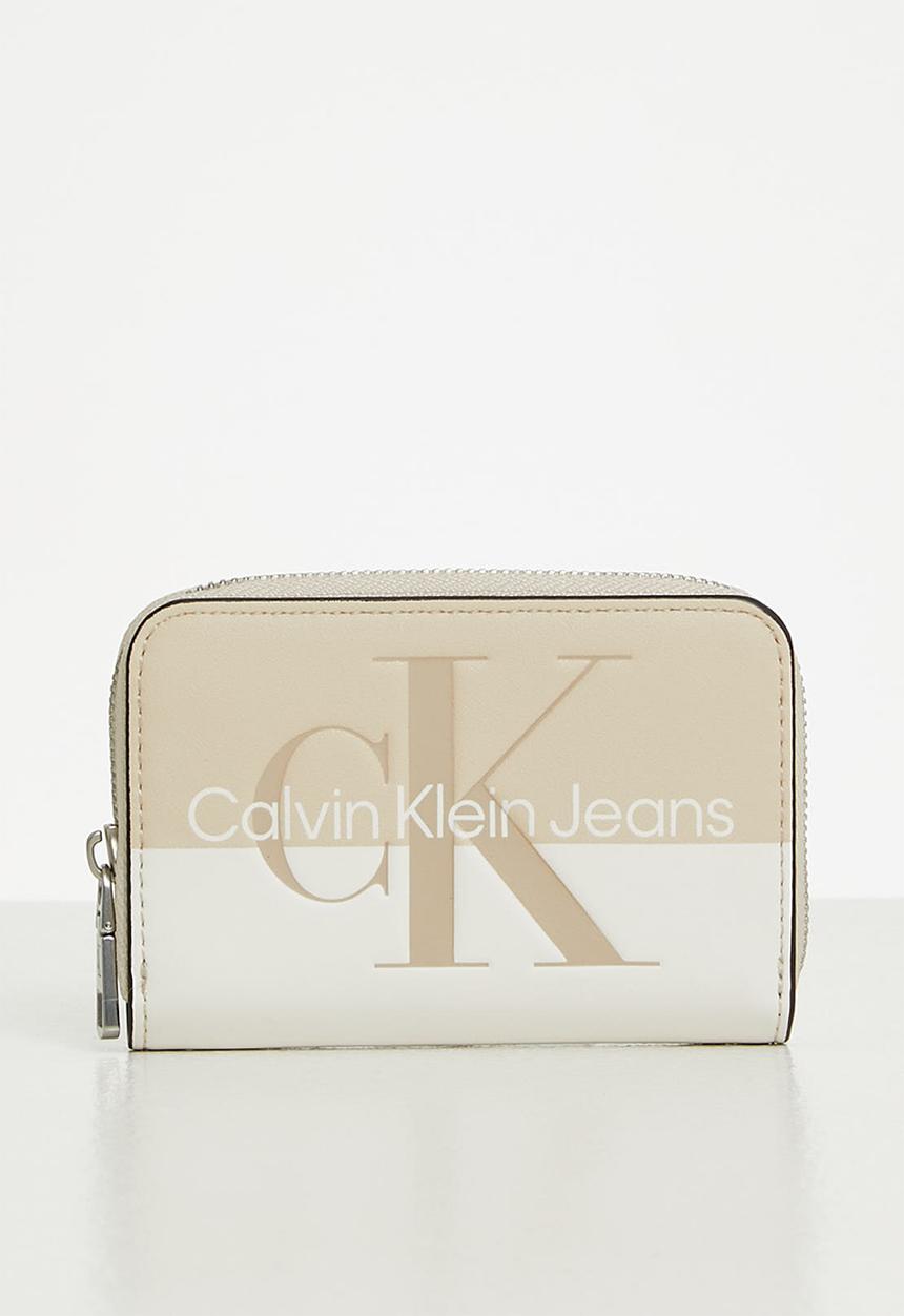 Calvin Klein - Sculpted med zip around hero - tuscan beige & white