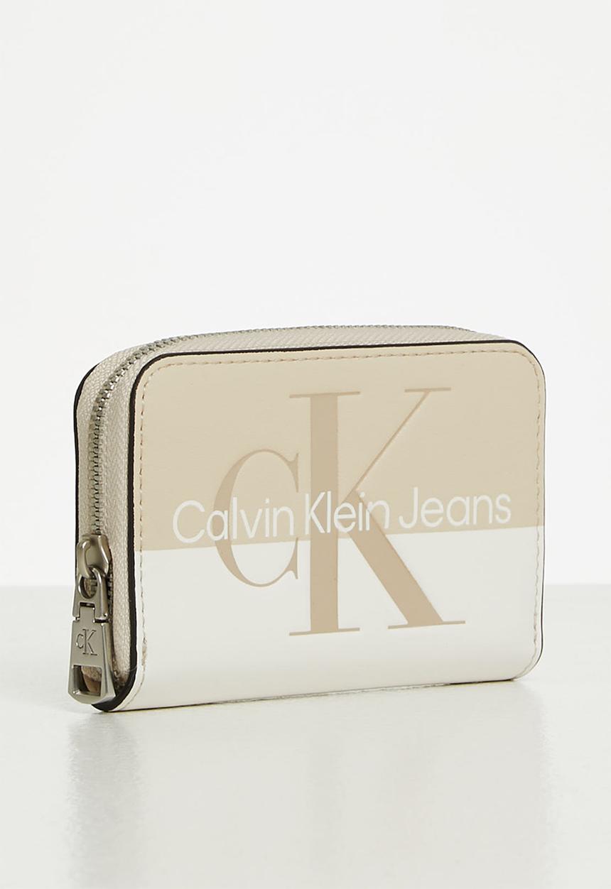 Calvin Klein - Sculpted med zip around hero - tuscan beige & white