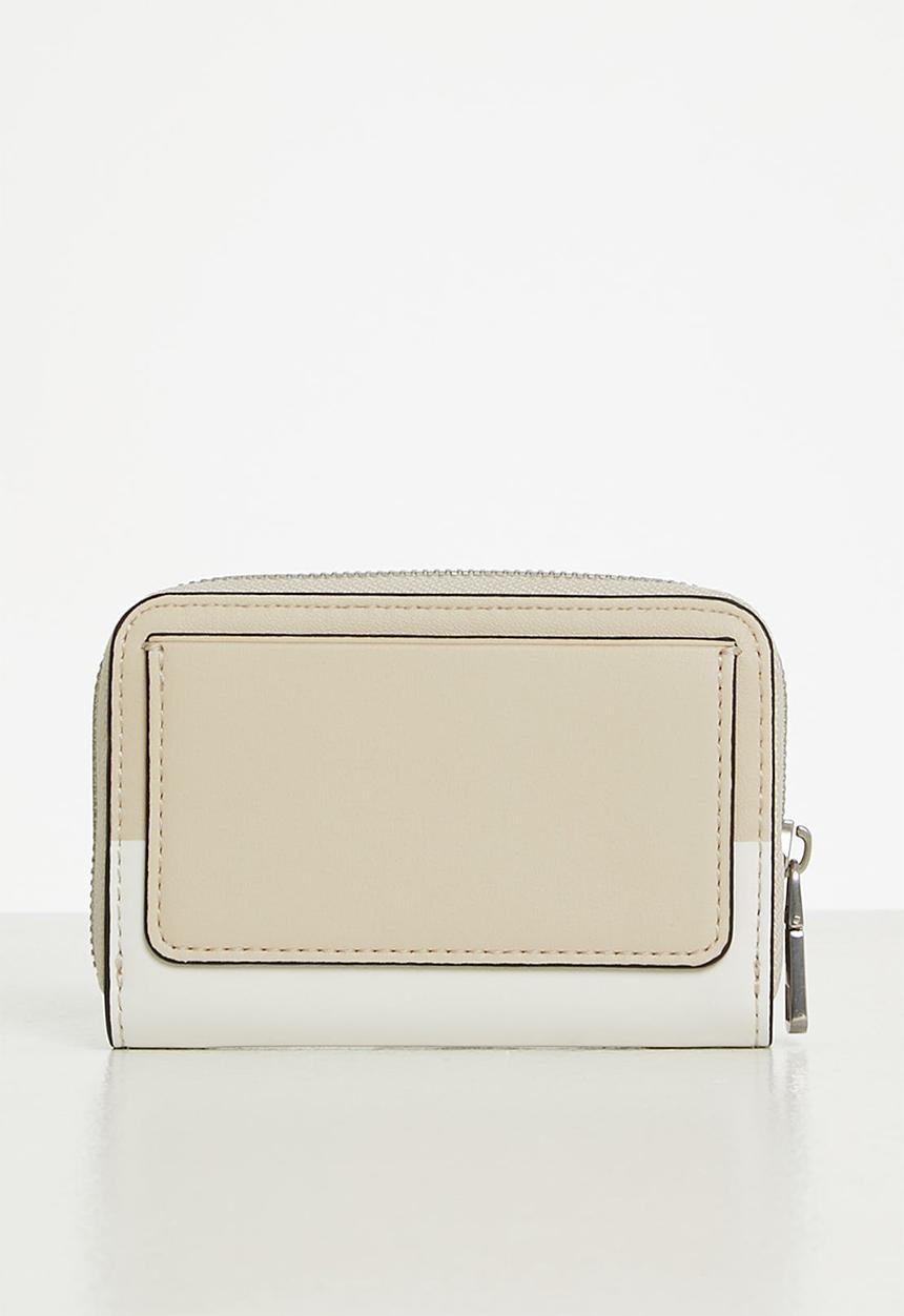 Calvin Klein - Sculpted med zip around hero - tuscan beige & white