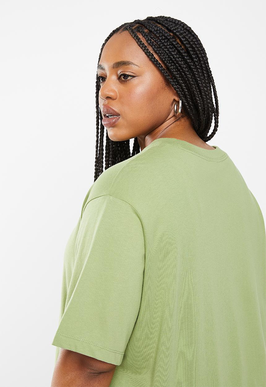 Nike - Plus w nsw essential short sleeve dress - alligator & white