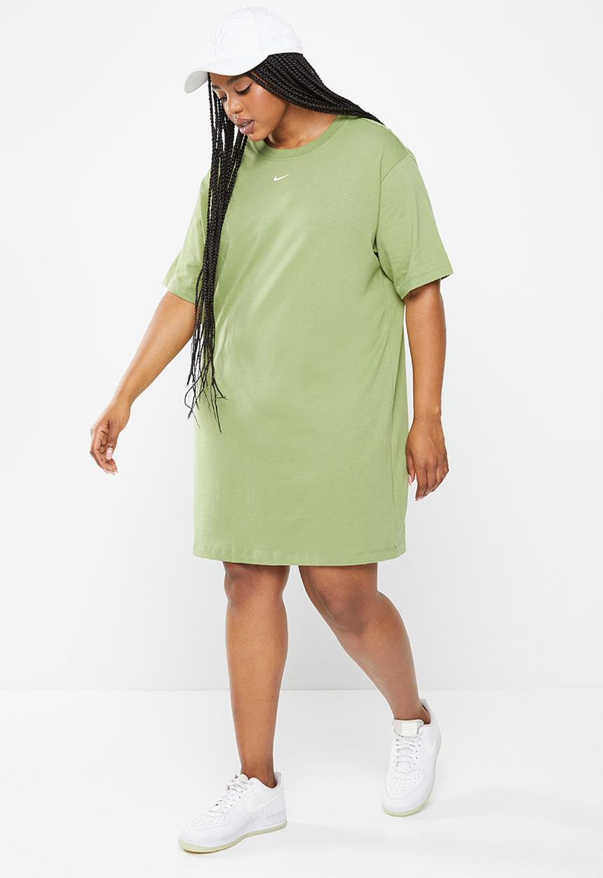 Nike - Plus w nsw essential short sleeve dress - alligator & white