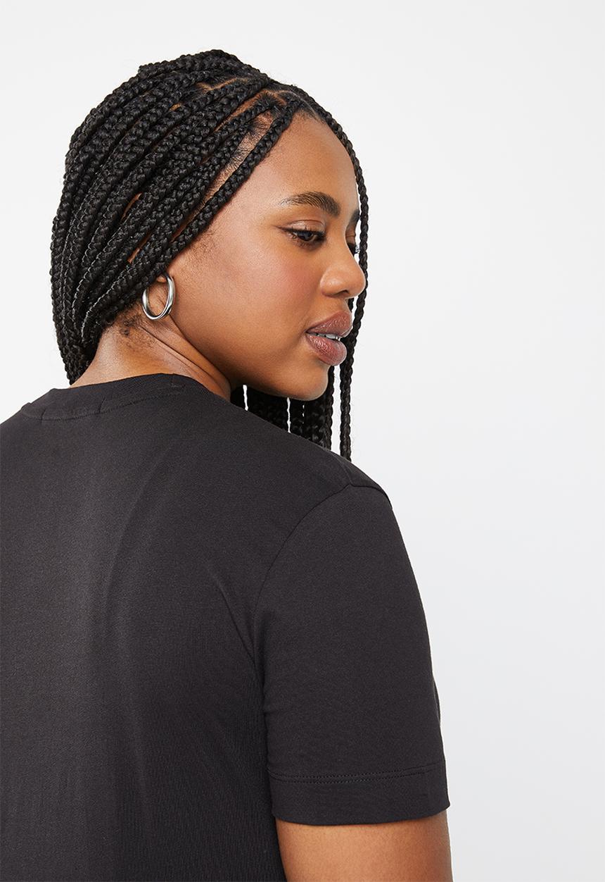Calvin Klein - Plus shrunken institutional tee - black