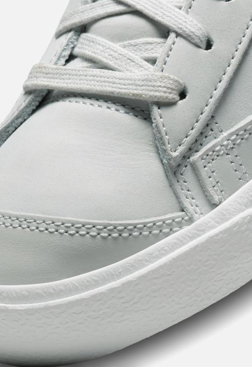 Nike - Nike Blazer Mid '77 LX