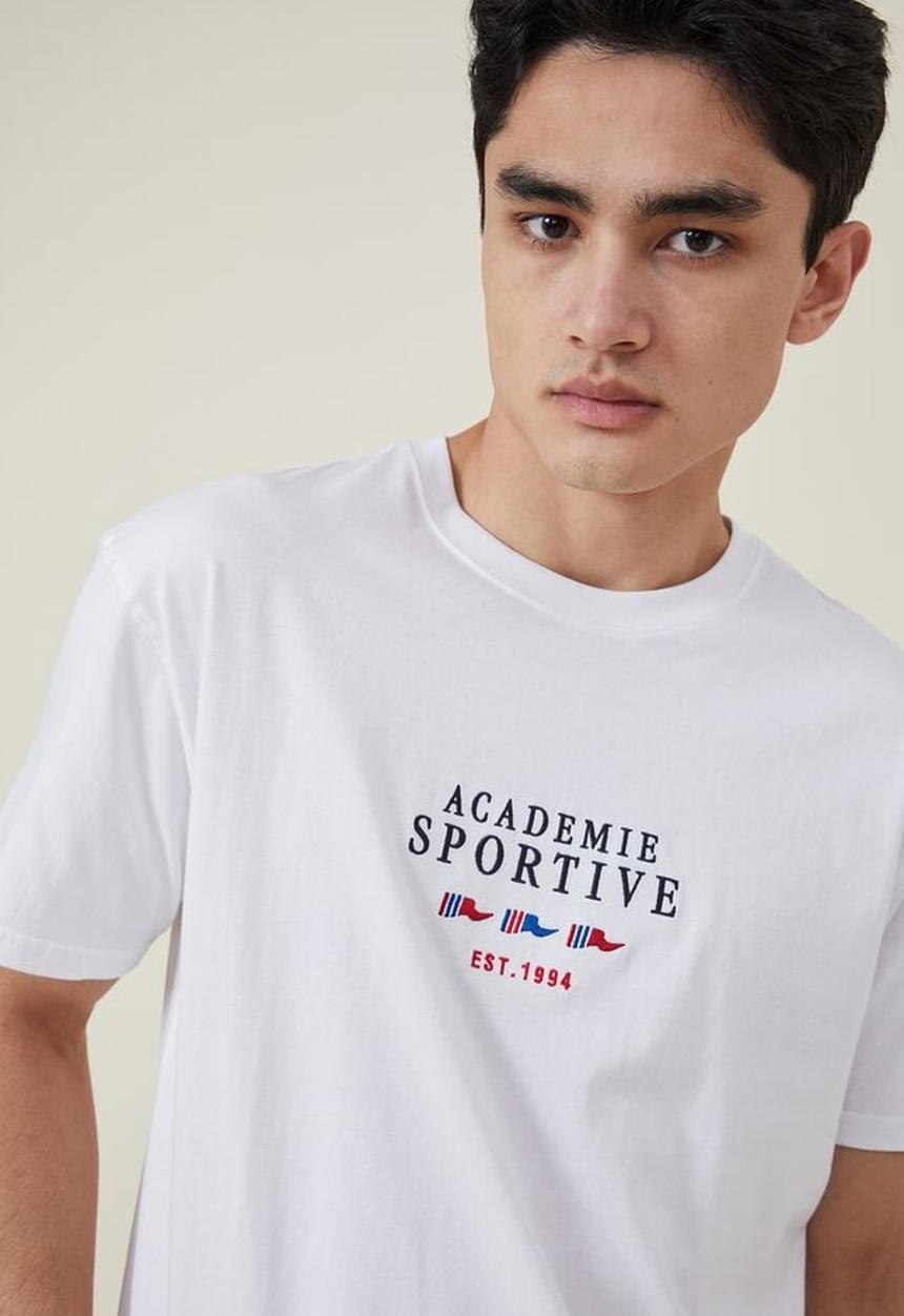 Cotton On - Loose fit classic T-shirt - white/academie sportive flags