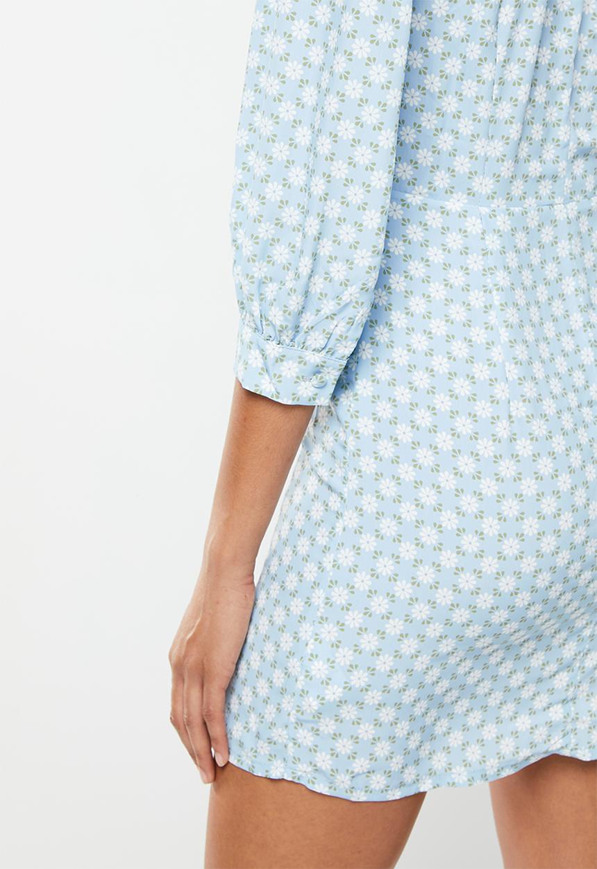 Glamorous - Collar dress - pale blue ditsy