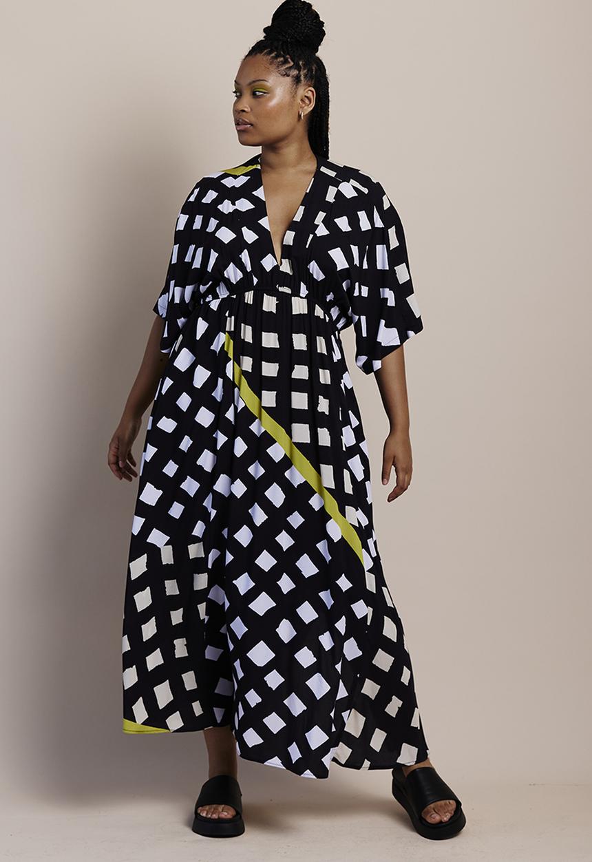 Me&B - Plus curved kimono full skirt maxi dress - black & white