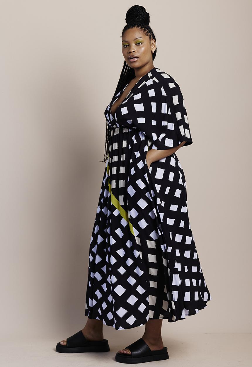 Me&B - Plus curved kimono full skirt maxi dress - black & white
