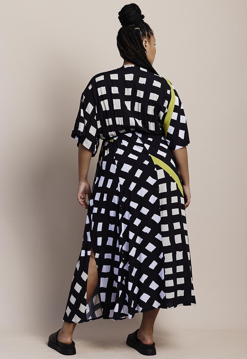 Me&B - Plus curved kimono full skirt maxi dress - black & white
