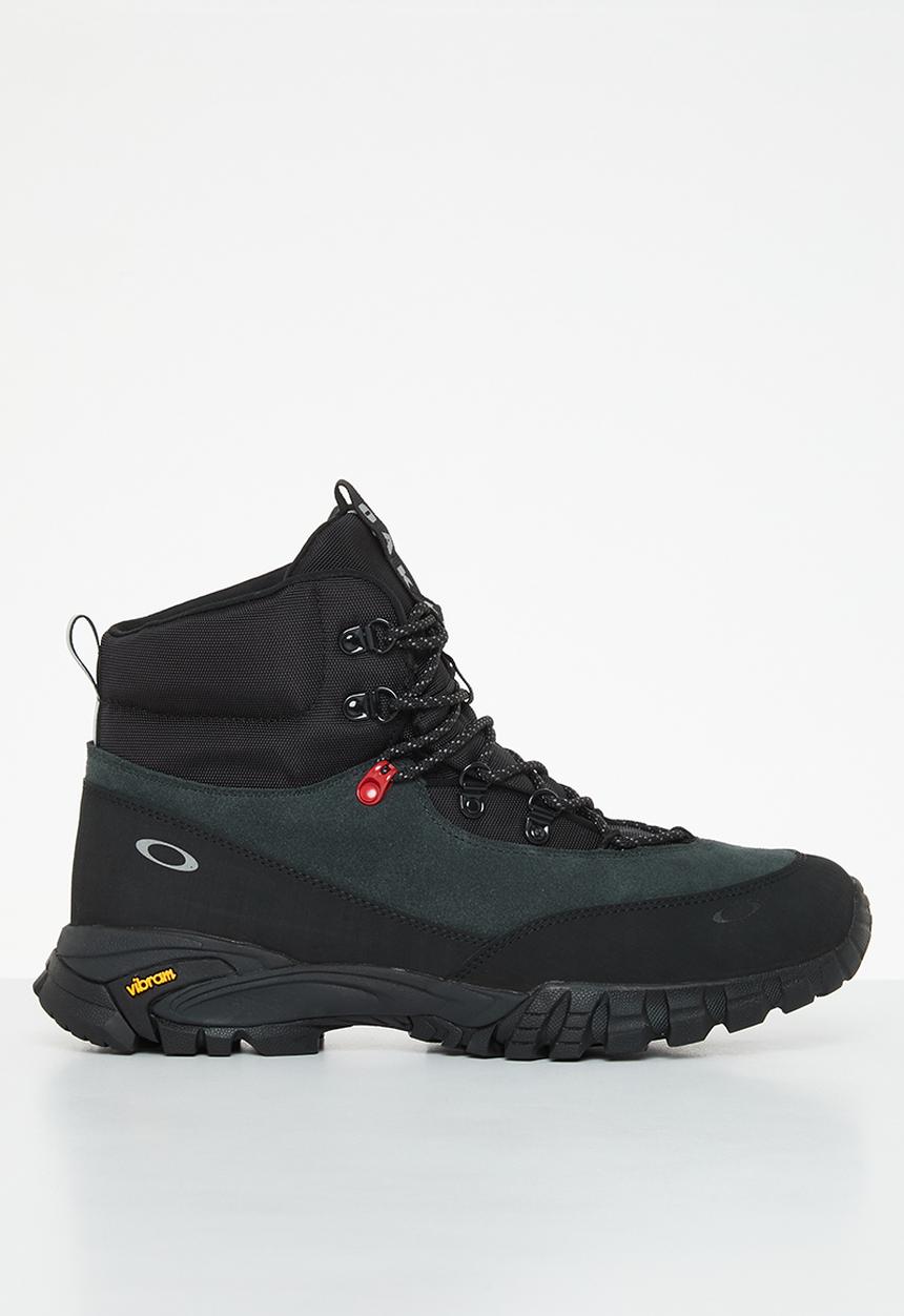 Oakley - Traverse boot - triple black