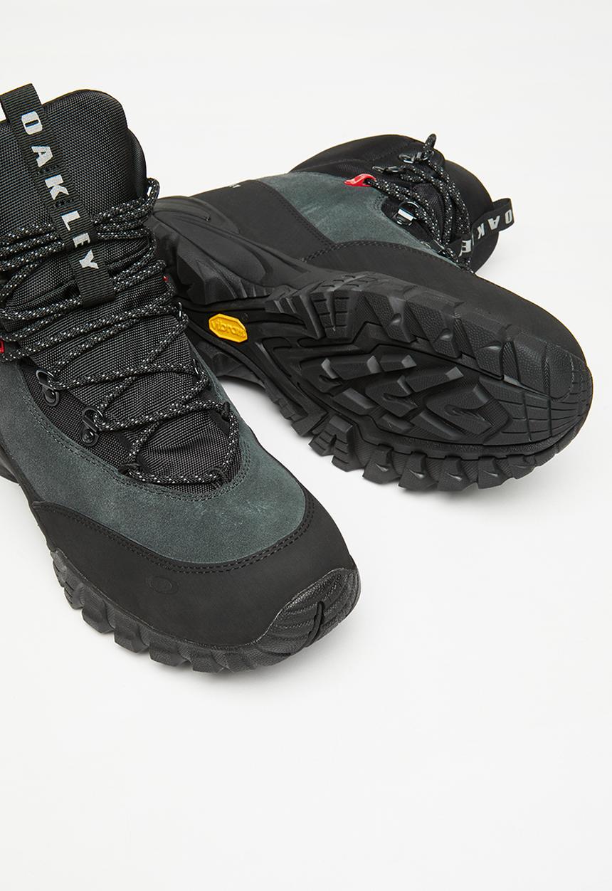 Oakley - Traverse boot - triple black