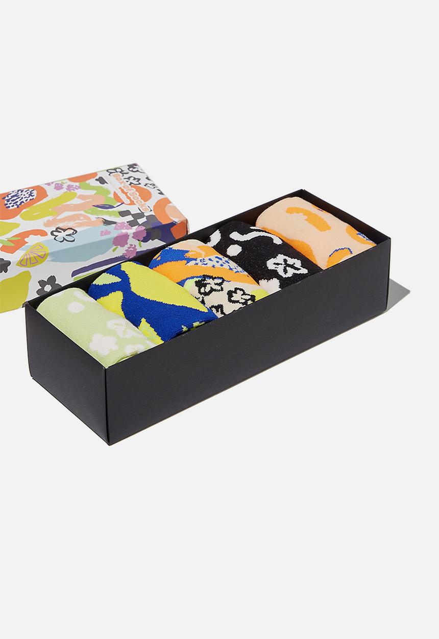 Typo - Box of socks - fruit basket 