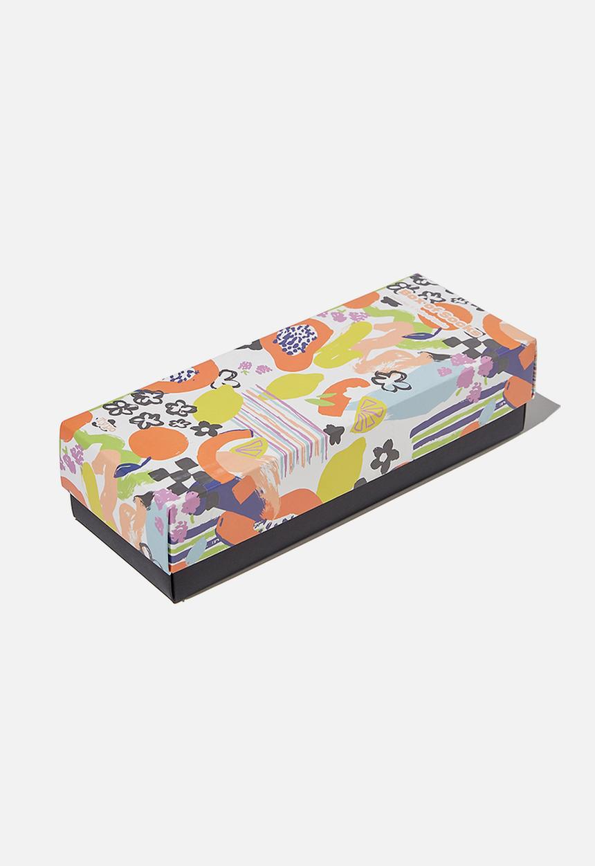Typo - Box of socks - fruit basket 