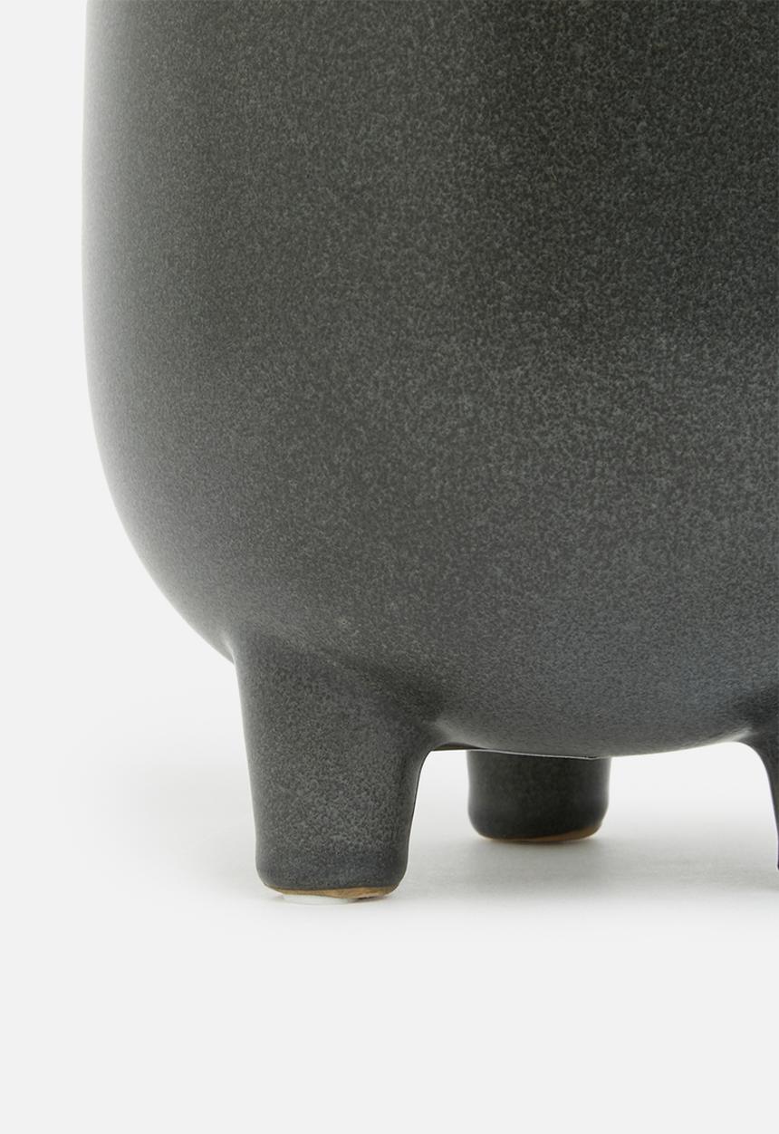 H&S - Ceramic flower pot on legs - black