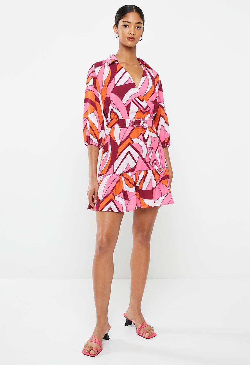 SISSY BOY - Trust your process: layered dress with belt - cerise pink & orange