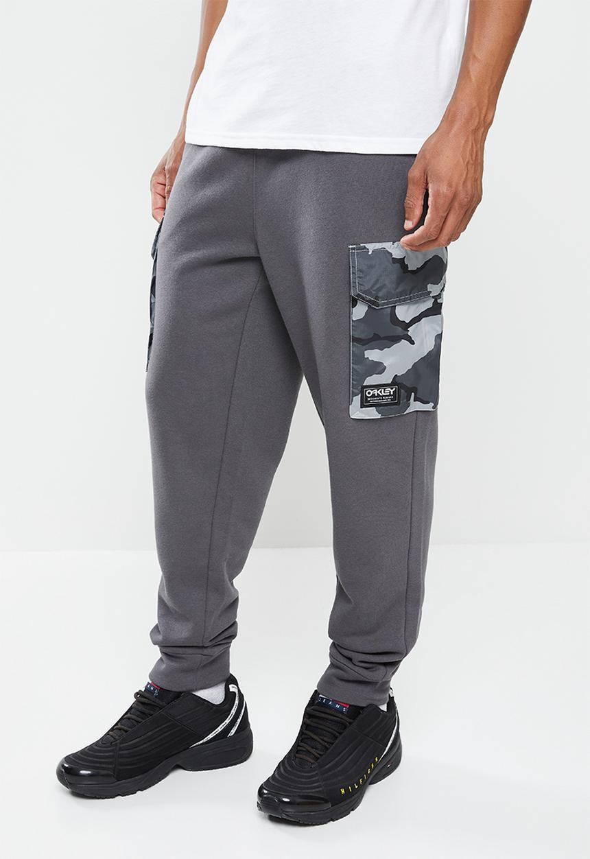 Oakley - Road trip rc cargo sweatpants - forged iron