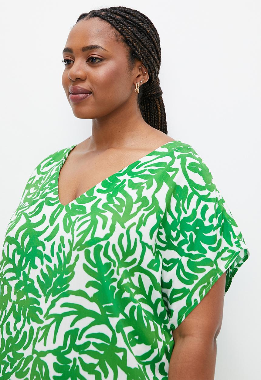 edit Plus - V-neck curved hem tunic - green mono leaf