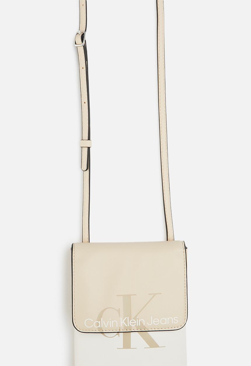 Calvin Klein - Sculpted phone crossbody hero - tuscan beige & white