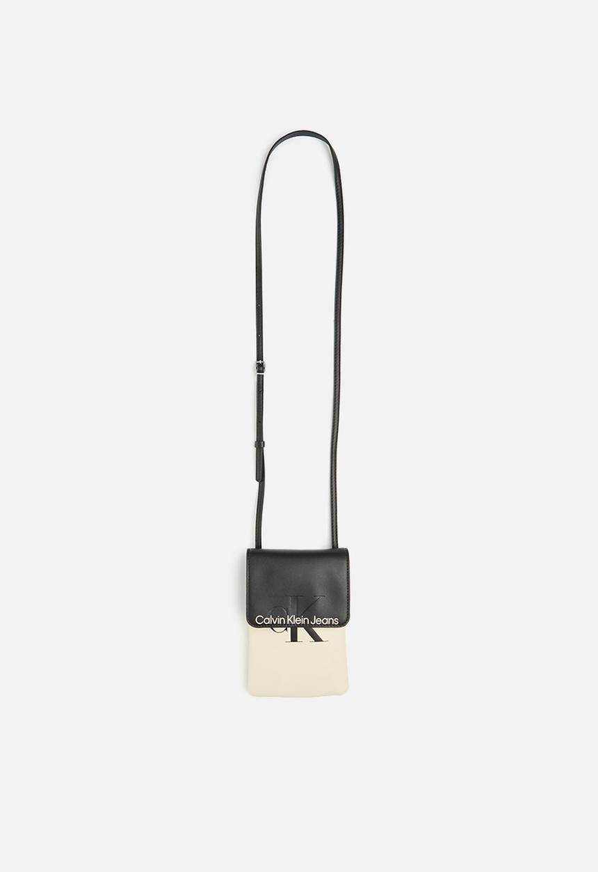 Calvin Klein - Sculpted phone crossbody hero - black & white