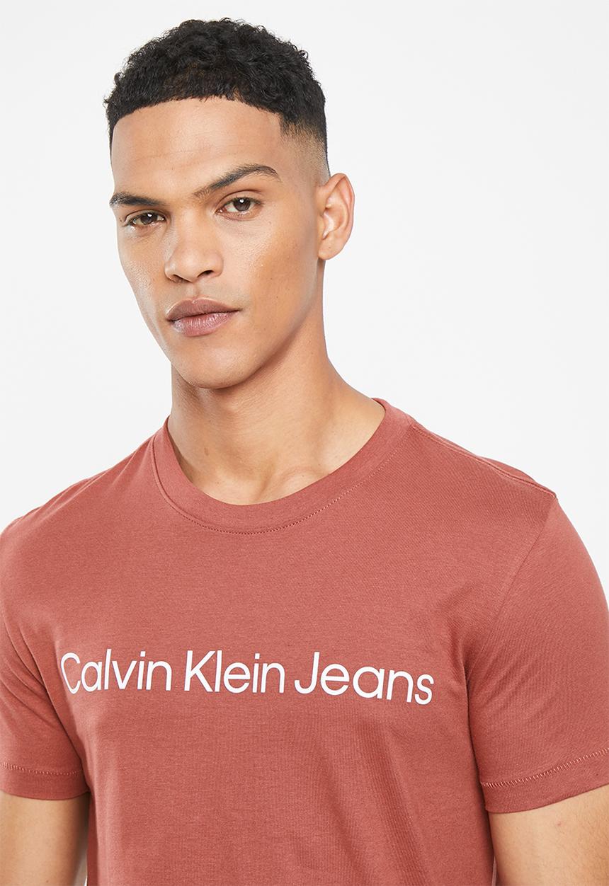 Calvin Klein - Institutional logo slim tee - terracotta tile