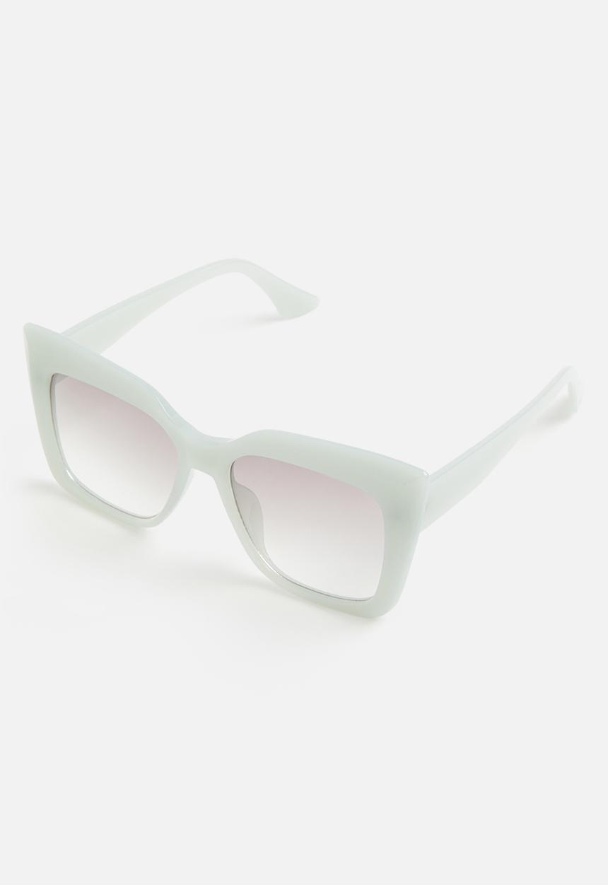 Superbalist - Katie cateye sunglasses - white