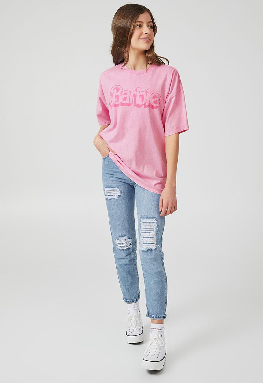 Cotton On - License quinn tee - mat barbie logo/cali pink wash