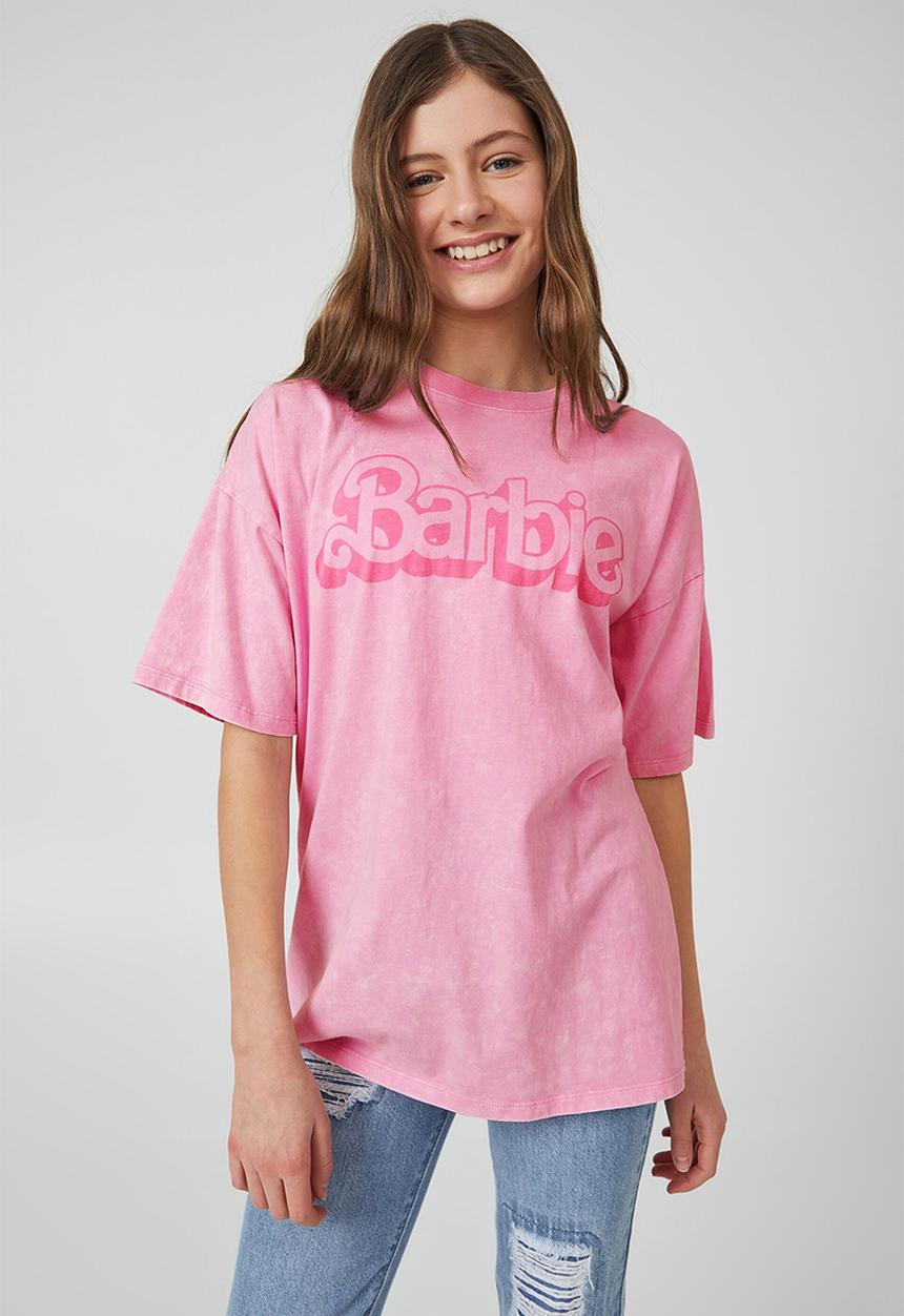 Cotton On - License quinn tee - mat barbie logo/cali pink wash