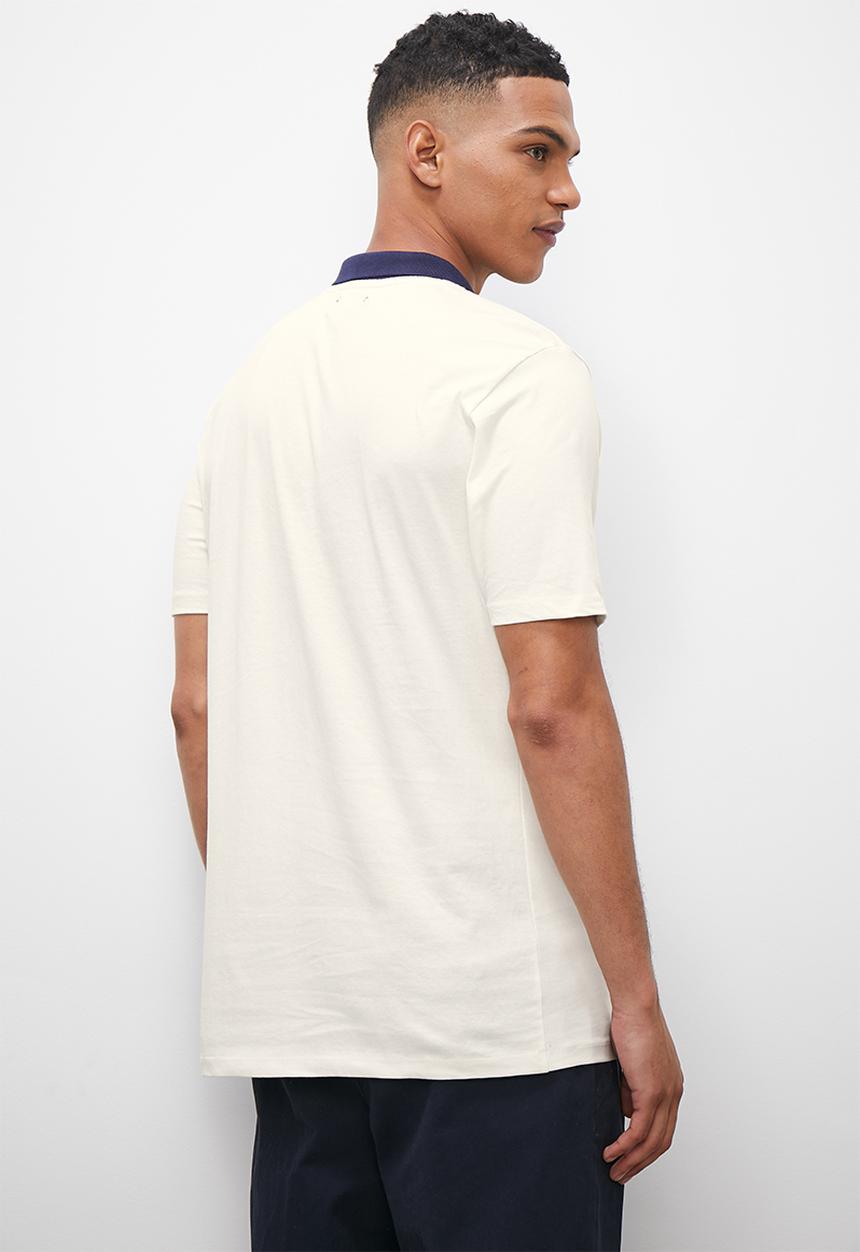 Superbalist - Contrast collar golfer - ecru & navy