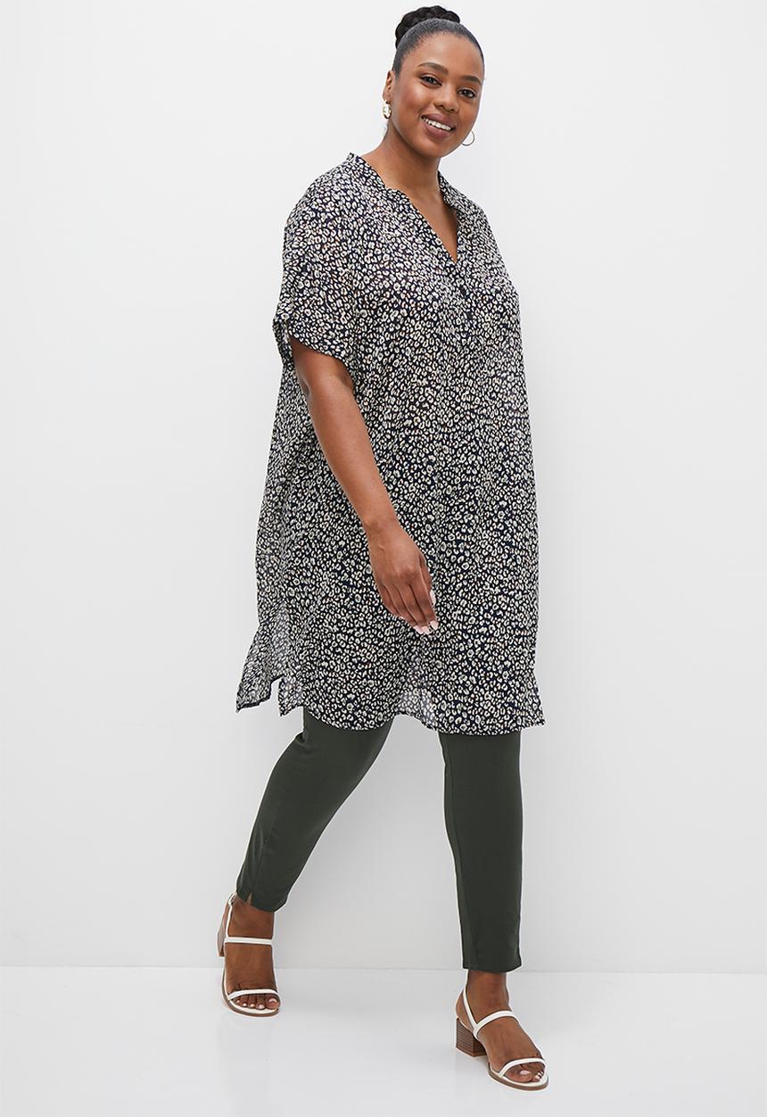 edit Plus - Short sleeve longline notch neck blouse - print