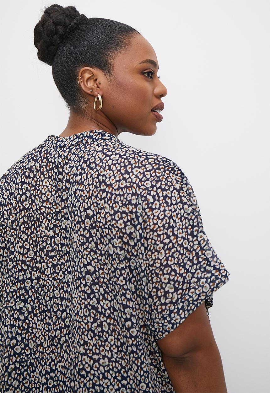 edit Plus - Short sleeve longline notch neck blouse - print