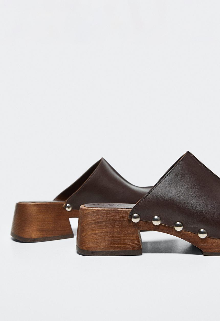 MANGO - Zueco leather studded clog - dark brown